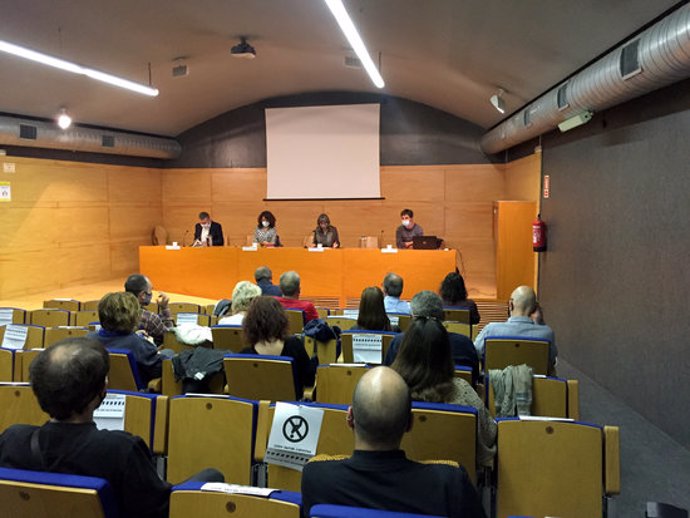 Pla general de la presentació de l'estudi sobre l'estat de les fosses als Cementiris de Lleida. Imatge del 7 d'octubre de 2020. (Horitzontal)