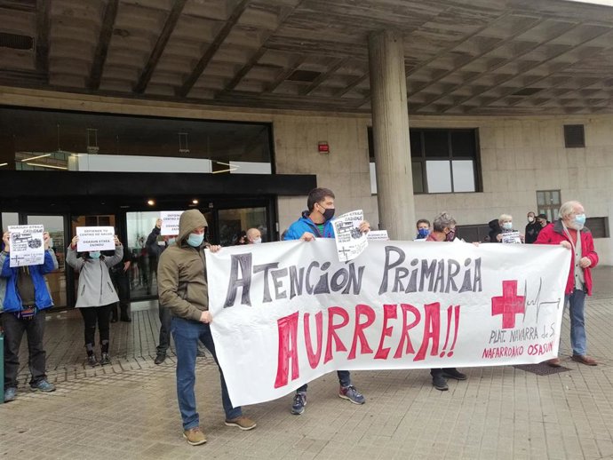 Concentración de la Plataforma de Salud de Navarra en defensa de la Atención Primaria