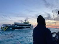 Sigue la evaluación de daños en el barco varado en Formentera y se confirma que no se han producido vertidos al mar