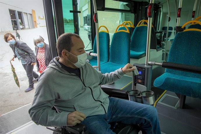 La MCP presenta las canceladoras en las puertas centrales de las villavesas para su uso por personas con silla de ruedas.