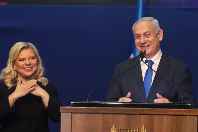 Sara Netanyahu con el primer ministro israelí en una imagen de archivo