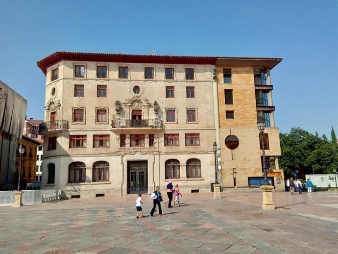 Edificio de Liberbank en la plaza de la Catedral de Oviedo