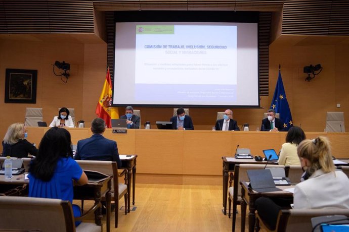 El ministro de Inclusión, Seguridad Social y Migraciones, José Luis Escrivá, en su comparecencia en el Congreso en Comisión