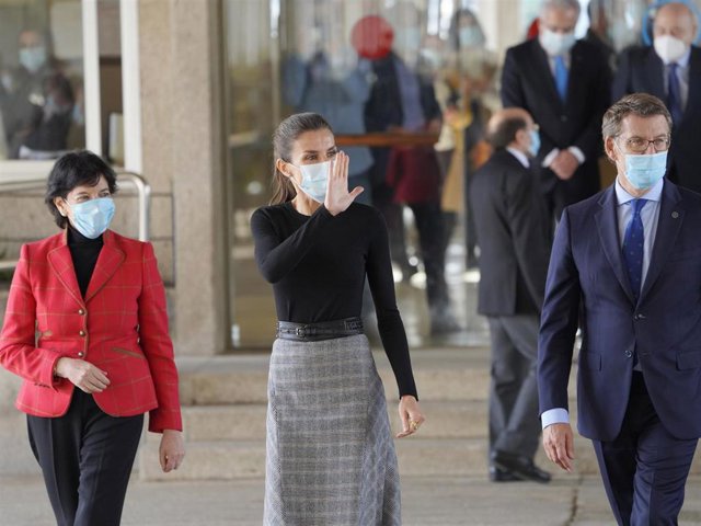 La Reina Letizia;  el presidente de la Xunta, Alberto Núñez Feijóo e Isabel Celáa en el acto de apertura del curso de Formación Profesional 2020-2021 en el Centro Integrado de FP Politécnico, en Santiago de Compostela