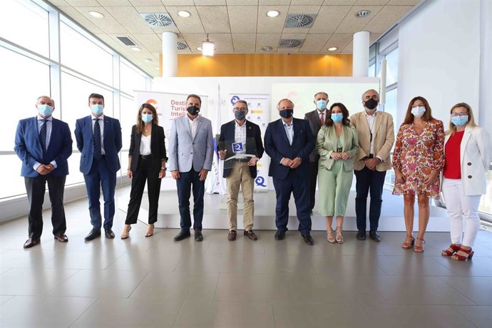 Acto de entrega de la 'Q' de calidad turística a ocho municipios de la Costa del Sol Occidental