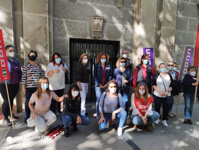 La secretaria general de CCOO-A, Nuria López, ha participado este miércoles en Jaén en la concentración convocada por el sindicato para reclamar más recursos para la Dependencia.