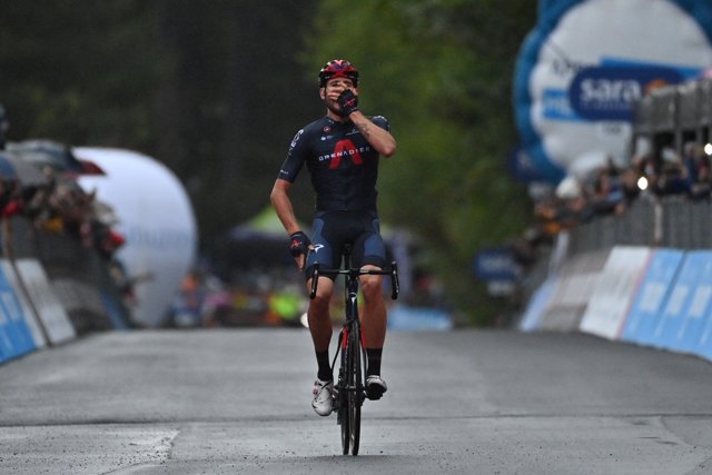 El ganador de la quinta etapa del Giro de Italia 2020 --disputada entre Mileto y Camigliatello Silano sobre 225 kilómetros--, Filippo Ganna (Ineos Grenadiers)