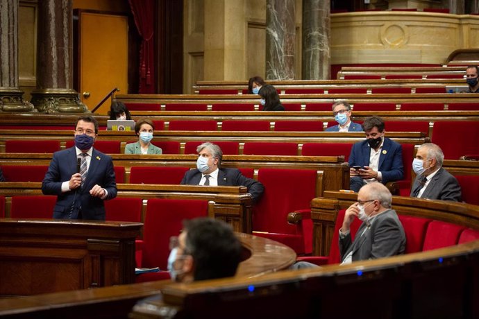 El vicepresidente en funciones de presidente de la Generalitat, Pere Aragons, interviene durante la primera sesión de control Govern en funciones en el Parlament de Cataluña, en Barcelona, Catalunya, (España), a 7 de octubre. 
