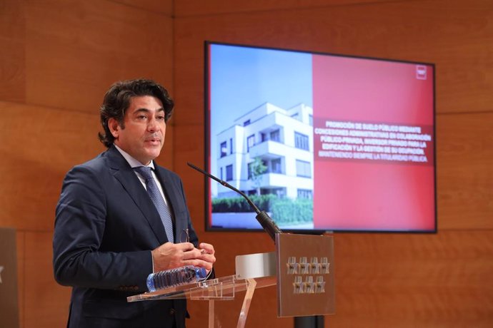 El consejero de Vivienda y Administración Local de la Comunidad de Madrid, David Pérez, comparece en rueda de prensa posterior al Consejo de Gobierno de la Comunidad de Madrid, en Madrid (España), a 7 de octubre de 2020.