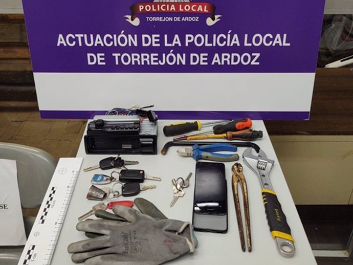 Efectos requisados a los tres detenidos en Torrejón de Ardoz relacionados con un robo con fuerza en una nave de Ajalvir