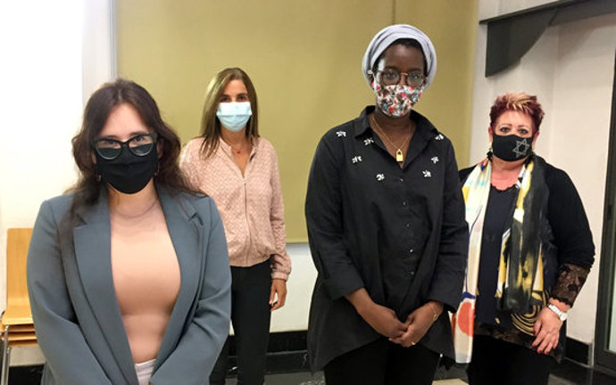 Pla mig d'Elena Ferre, Mariama Sall, Rosa Palau i Gemma Domingo en la presentació de l'informe Panormic s'ha realitzat a la sala Alfred Perenya. Imatge del 7 d'octubre de 2020. (Horitzontal)