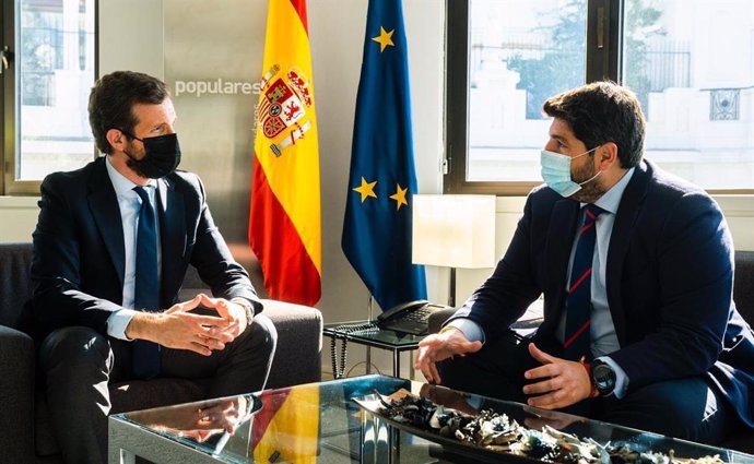 El líder del PP, Pablo Casado, se reúne con el presidente de Murcia, Fernando López Miras. En Madrid, a 6 de octubre de 2020.
