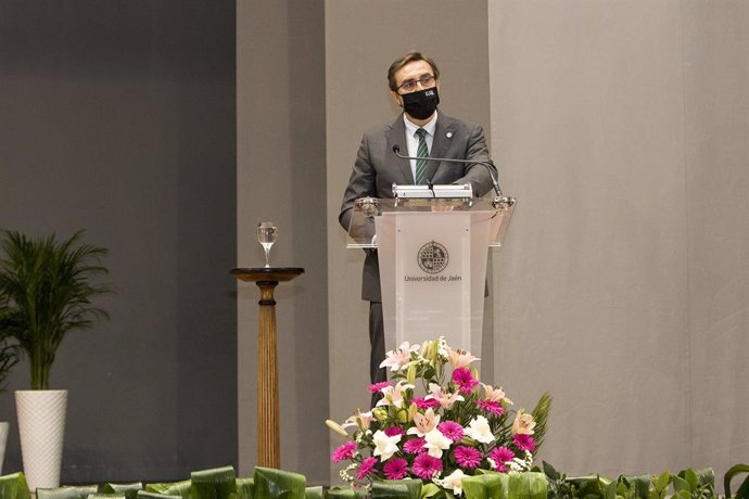 El rector de la Universidad de Jaén, Juan Gómez, en la apertura del curso 2020-2021.