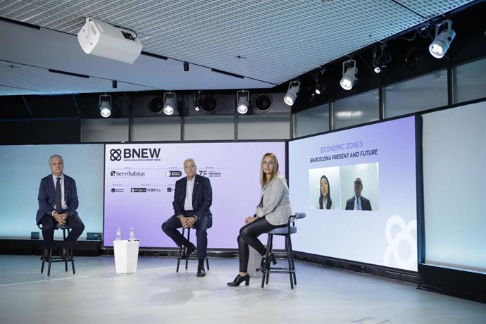 Diego Guri, subdirector general de AMEC; Pere Navarro, delegado especial del Estado en el Consorci de la Zona Franca de Barcelona; Eva Menor, presidenta del Área de Desarrollo Económico, Turismo y Comercio en la Diputación de Barcelona.