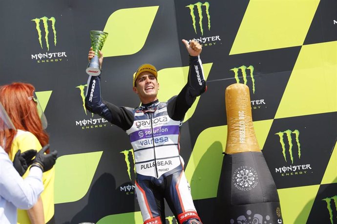 El piloto español Albert Arenas celebra su segundo puesto en el GP de la República Checa
