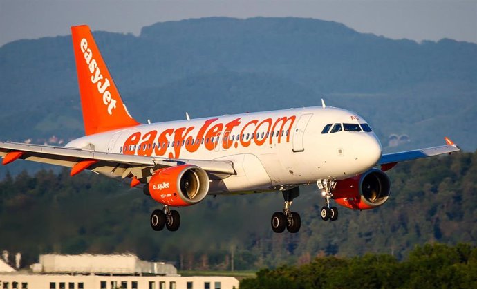 FILED - 13 June 2019, Baden-Wuerttemberg, Stuttgart: An Airbus A319 of British low-cost airline Easyjet lands at Stuttgart Airport. 