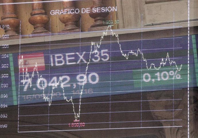 Valores en los paneles del Palacio de la Bolsa, en Madrid, (España), a 16 de septiembre de 2020.