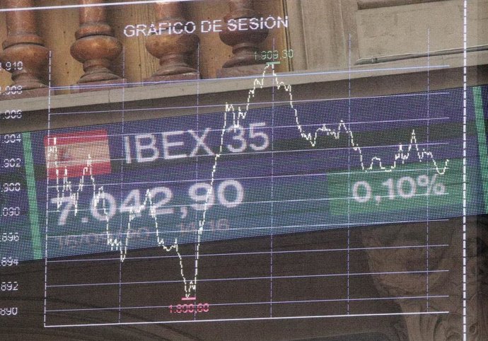 Valores en los paneles del Palacio de la Bolsa, en Madrid, (España), a 16 de septiembre de 2020.