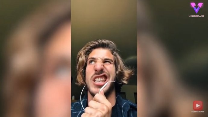 Dos estudiantes franceses en Estados Unidos tratan de pronunciar el nombre del presidente y otras celebridades