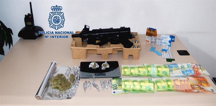 Nota De Prensa:"La Policía Nacional Ha Detenido A Dos Personas Y Ha Desmantelado Un Punto Negro De Venta De Drogas Al Menudeo En Orihuela"