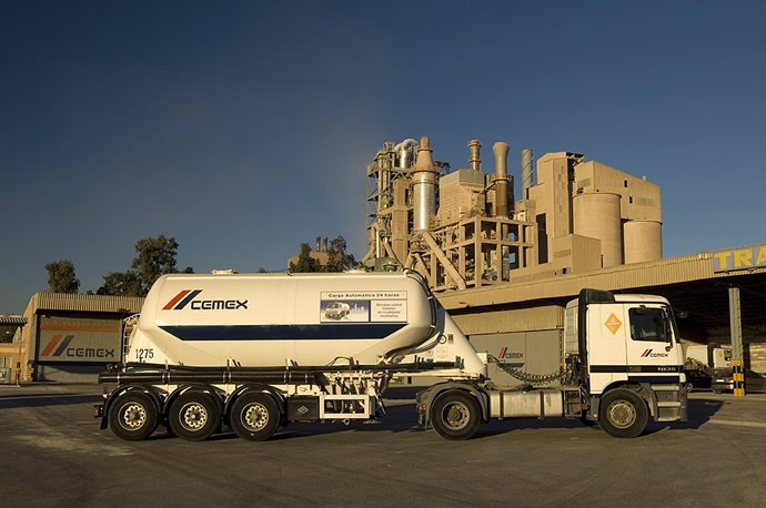 Fábrica De CEMEX En Buñol (Valencia, España)