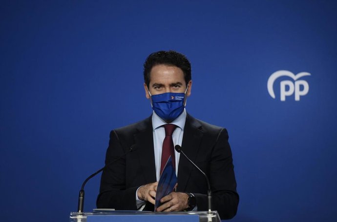 El secretario general del Partido Popular, Teodoro García Egea, protegido con mascarilla a su llegada a una rueda de prensa tras la reunión del Comité de Dirección del PP en su sede en la calle Génova, Madrid (España), a 23 de julio de 2020.