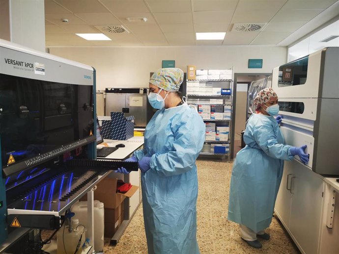 El Hospital Costa del Sol pone en marcha robots con los que triplica su capacidad analítica de PCR