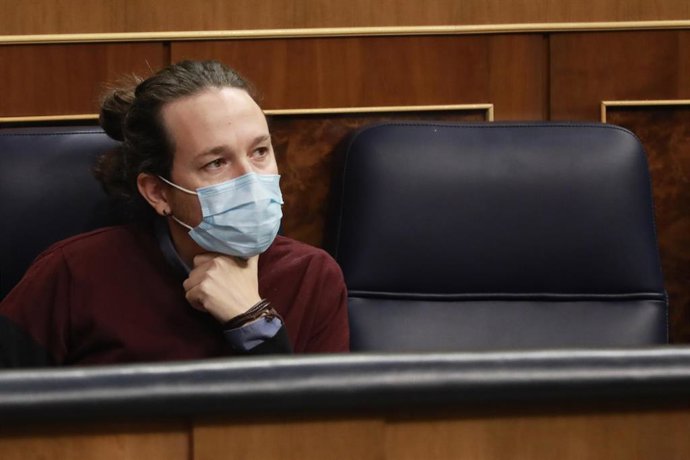El vicepresidente segundo del Gobierno, Pablo Iglesias, sentado en su escaño durante una sesión de control al Gobierno en el Congreso de los Diputados, en Madrid (España), a 23 de septiembre de 2020. Los pactos presupuestarios copan el protagonismo del 