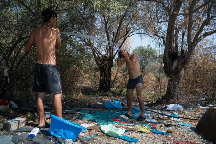 Migrantes en Lesbos después del incendio del campo de Moria