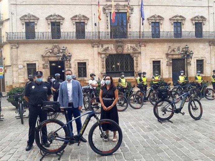 Presentación de las bicicletas eléctricas de la Policía Local de Palma.