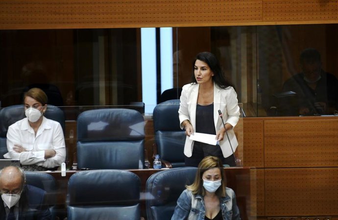 La portavoz de VOX en la Asamblea de Madrid, Rocío Monasterio, realiza una pregunta durante una sesión de control al Gobierno en Madrid (España), a 9 de julio de 2020. Entre otras cuestiones, el pleno debate una iniciativa de Vox para que Ayuso y sus co