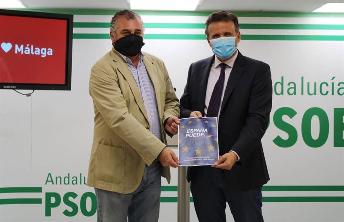 Los socialistas Javier Carnero e Ignacio Lopez en rueda de prensa en Malaga capital