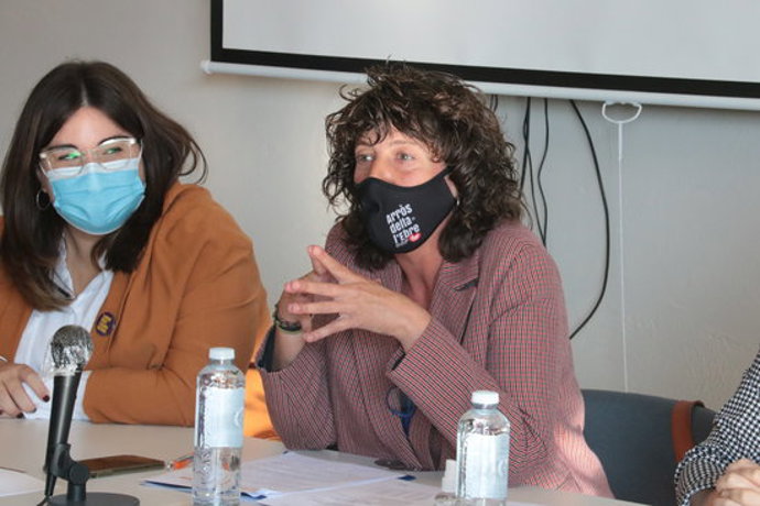 Pla mitj de la consellera d'Agricultura, Teresa Jord, amb la directora general de Joventut, Laia Girós, durant la inauguració del 1r Networking Odisseu Segri, el 8 d'octubre del 2020 a l'Escola Agrria d'Alfarrs. (Horitzontal)