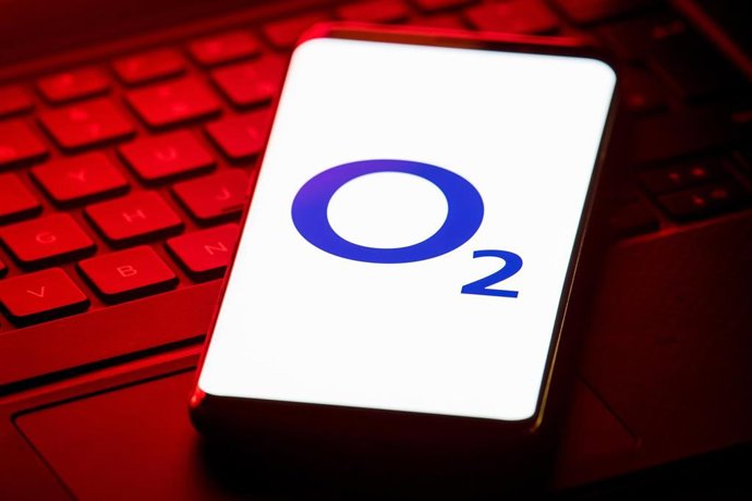 Logotipo de O2, la filial de Telefónica en Reino Unido, en un smartphone