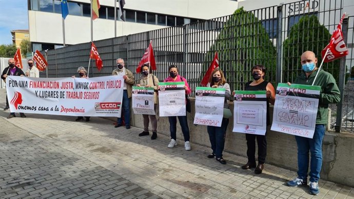 CCOO se concentra frente al SEPAD en Mérida