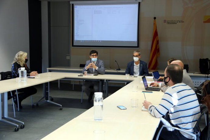 Pla general de la trobada del conseller de Polítiques Digitals, Jordi Puigneró, amb els mitjans, el 8 d'octubre del 2020 a Tremp. (horitzontal)
