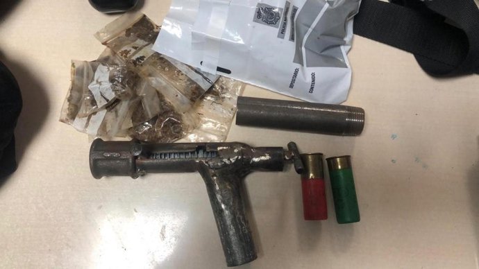Detenidos en Carabanchel dos menores pandilleros con una pistola fabricada artesalmente