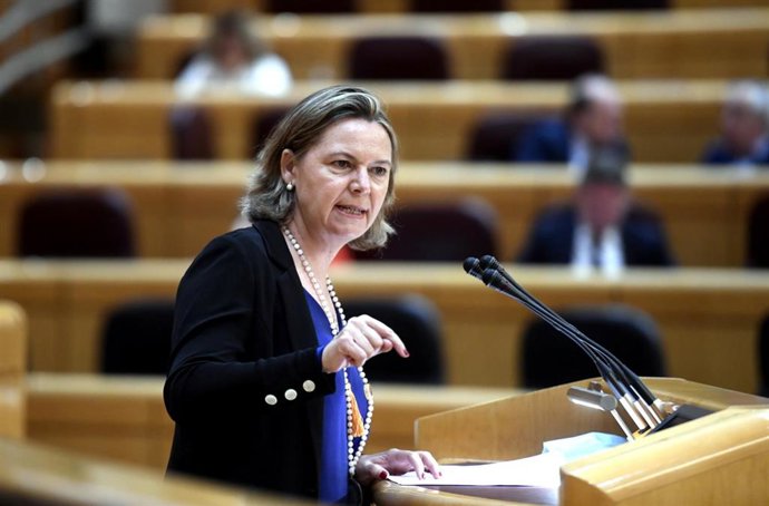 La senadora del PP por Mallorca, María Salom Col, interviene en un pleno del Senado.