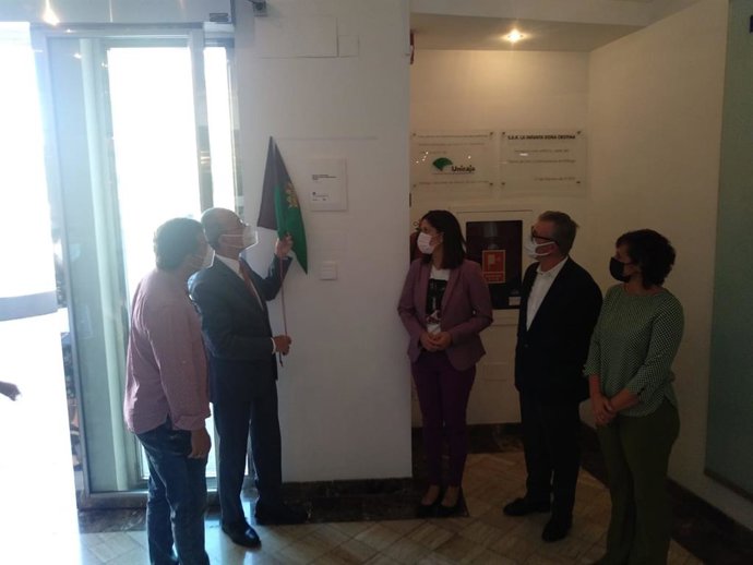 El Colegio de Arquitectos entrega al CAC Málaga la placa Docomomo como edificio paradigmático de la arquitectura moderna