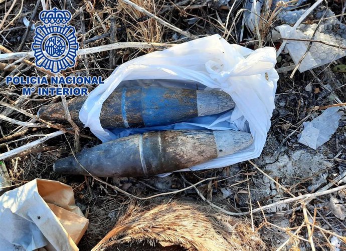 Nota Prensa: "La Policía Nacional Ha Procedido A La Retirada De Dos Artefactos Explosivos Encontrados En La Vía Pública "