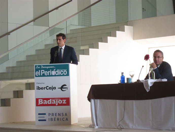 Albert Rivera durante su intervención en Badajoz en la ponencia 'Un ciudadano libre' en el marco de Los Desayunos de El Periódico Extremadura