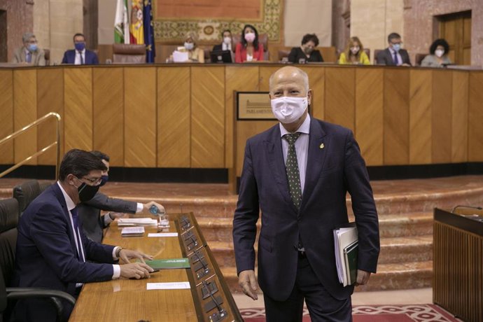 El consejero de Educación y Deporte, Javier Imbroda, en el Parlamento, foto de archivo