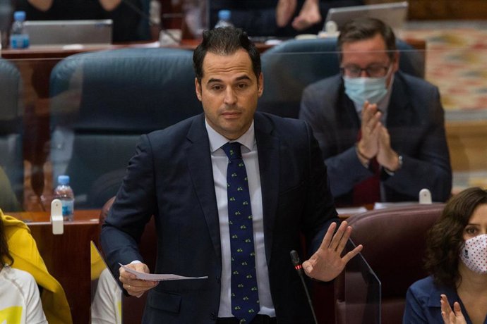 El vicepresidente de la Comunidad de Madrid, Ignacio Aguado, interviene durante una sesión plenaria en la Asamblea de Madrid (España), a 8 de octubre de 2020. Este pleno está marcado, entre otras cuestiones, por el debate de la reprobación de la gestión