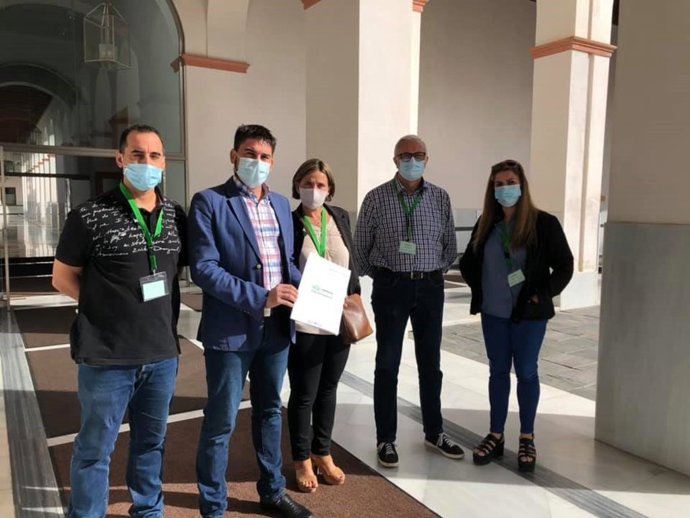 Ismaél Sánchez, con los miembros del grupo en Alcalá