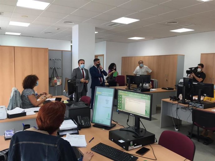 Visita del director general de Infraestructuras Judiciales y Sistemas, Miguel Ángel Reyes, al nuevo Juzgado de mailia y Mercantil en Cádiz