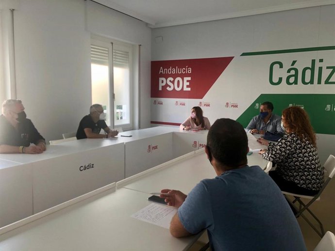 Irene García con representantes de los trabajadores de Alestis