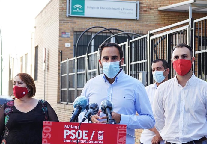 El portavoz del grupo socialista en el Ayuntamiento de Málaga, Daniel Pérez, en rueda de prensa