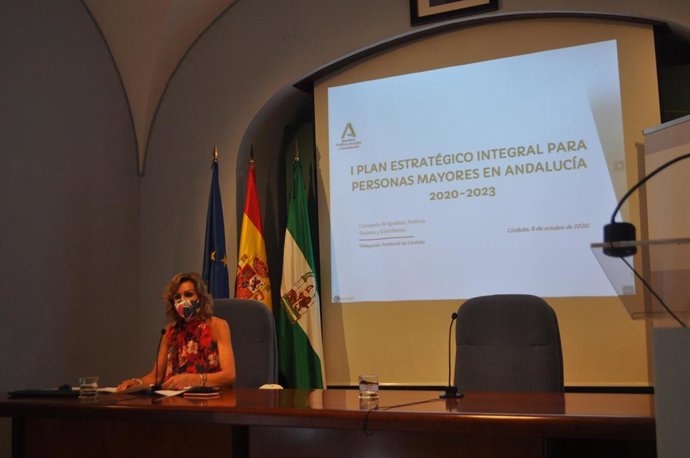 La delegada de Igualdad, Políticas Sociales y Conciliación de la Junta de Andalucía en Córdoba, Inmaculada Troncoso, presenta el I Plan Estratégico Integral para las Personas Mayores en Andalucía 2020-2023