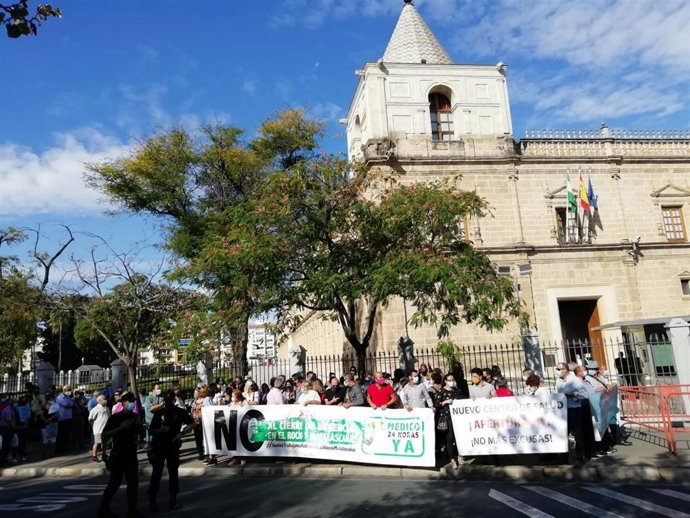 Movilización para pedir que se restablezcan las urgencias.