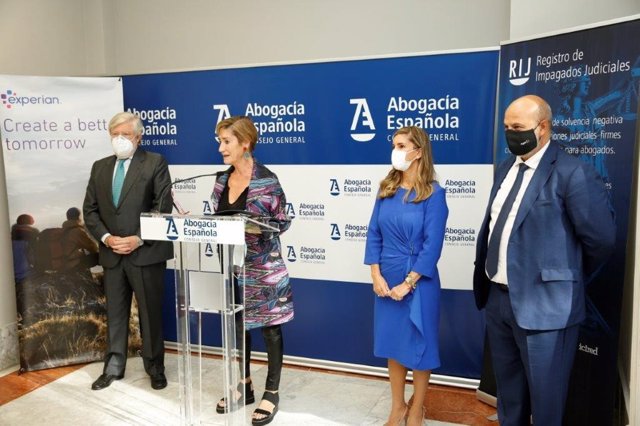 Presentación en Madrid del acuerdo entre el Consejo General de la Abogacía Española y Experian para reducir la morosidad en España